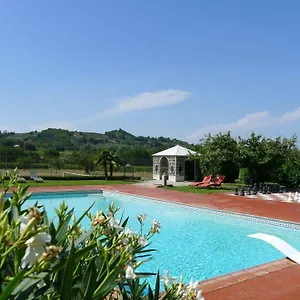 https://les-piegonnaises-2-roulottes.hotels-rhonealpes.com