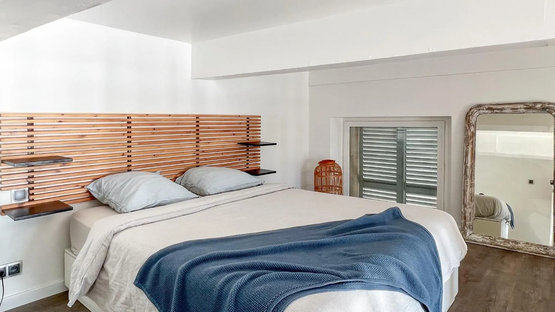 Appartement Elegant T3 Central Avec Vue Sur Le Port De Toulon France